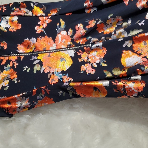 Beige By Eci Sz 4 Floral with Metallic  looking flowers. BEAUTIFUL  dress - Picture 9 of 15